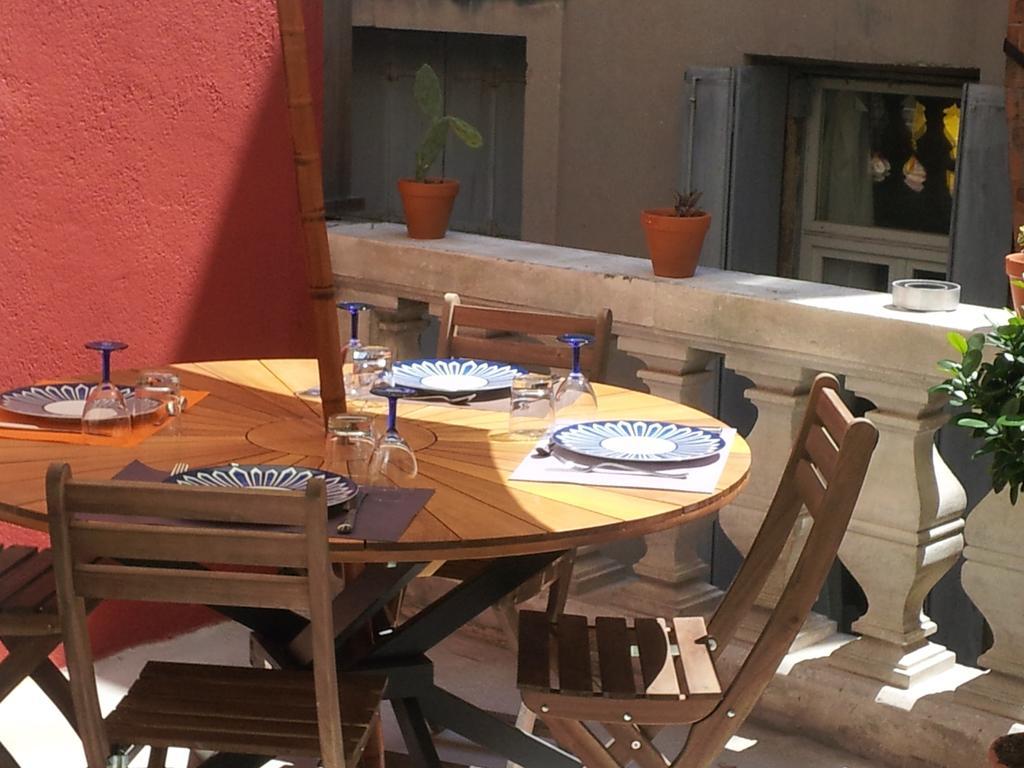 Ferienwohnung La Terrasse Du Marche Aux Fleurs Montpellier Exterior foto